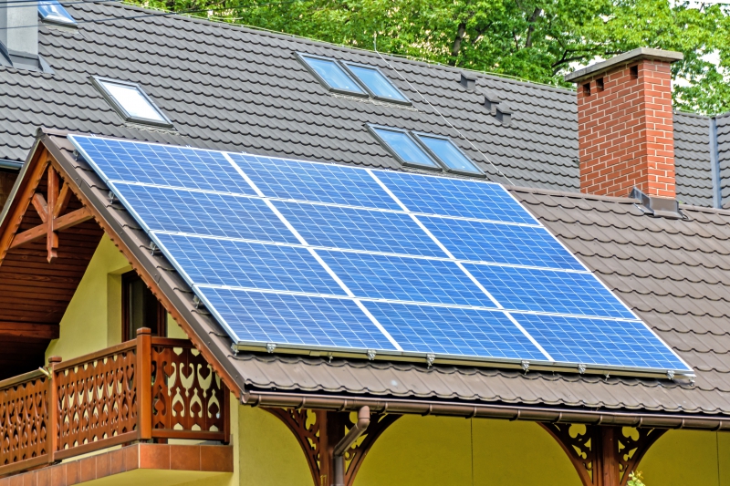 chauffagiste-SEILLANS-min_solar-panels-1477987